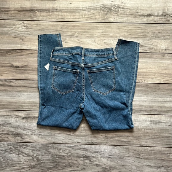 Old Navy Rockstar Skinny Jeans - Picture 2 of 3